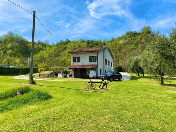 casa indipendente in vendita a Fossombrone