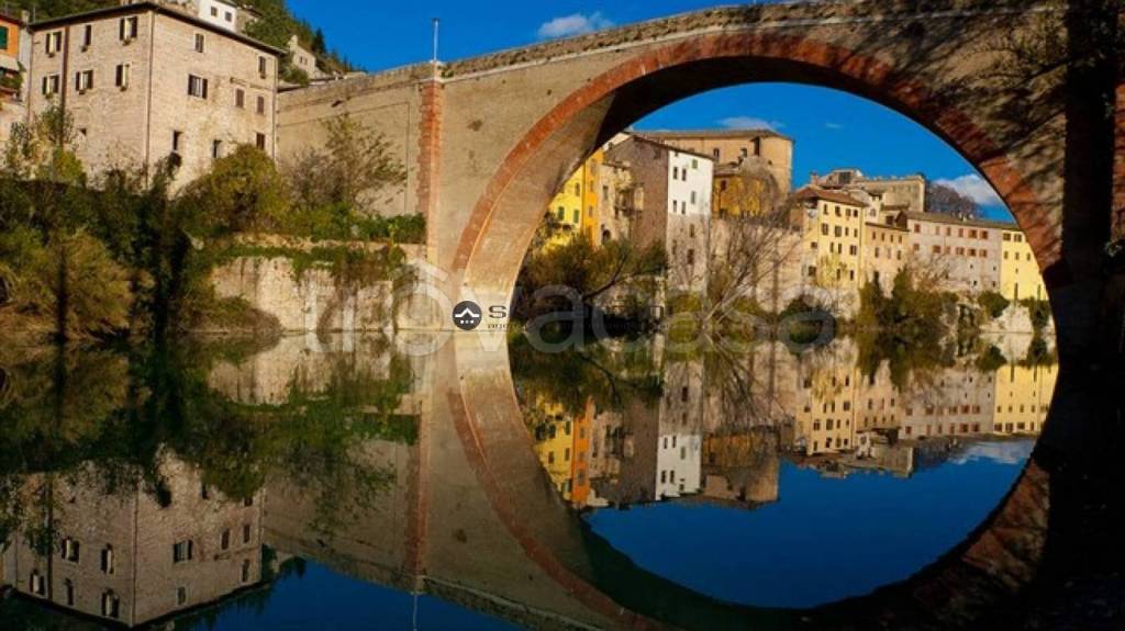 negozio in vendita a Fossombrone