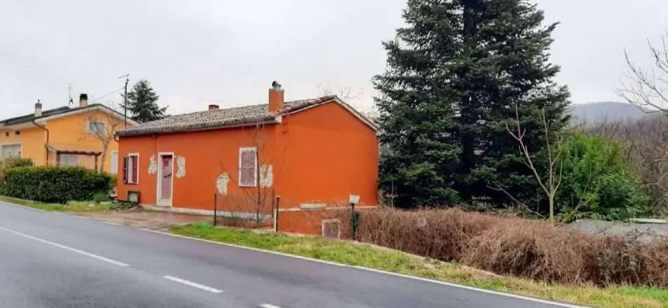 casa indipendente in vendita a Fossombrone