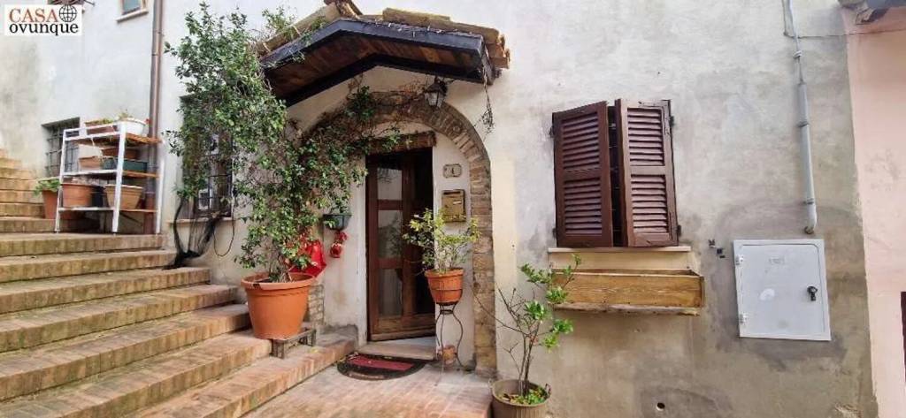 casa indipendente in vendita a Fossombrone