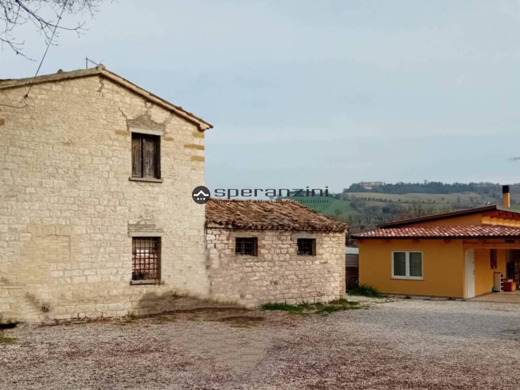 casa indipendente in vendita a Fossombrone in zona Isola di Fano