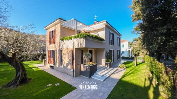 casa indipendente in vendita a Fossombrone