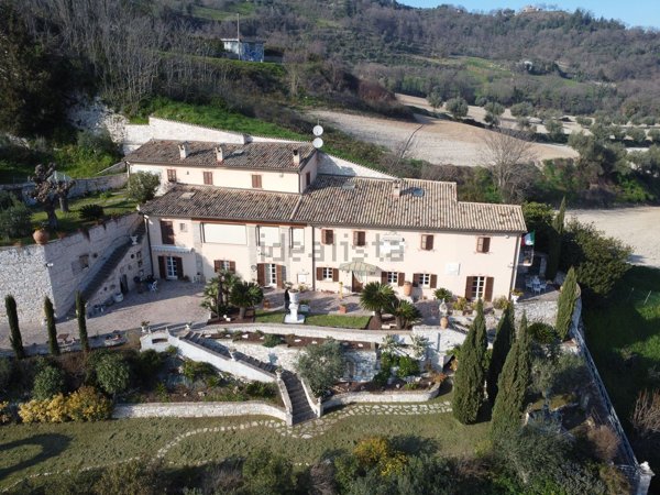 casa indipendente in vendita a Fossombrone