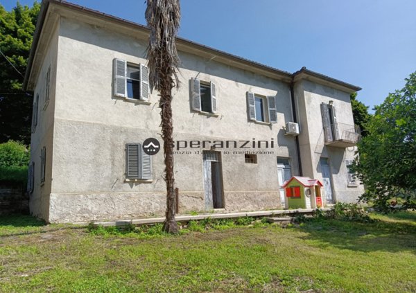 casa indipendente in vendita a Fossombrone
