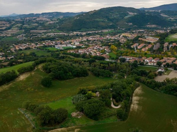 casa indipendente in vendita a Fossombrone