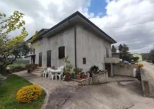 casa indipendente in vendita a Fossombrone