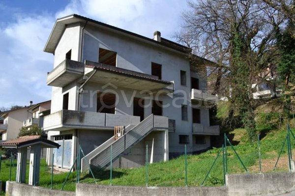 casa indipendente in vendita a Fossombrone