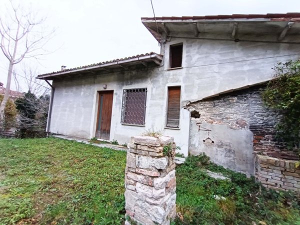 casa indipendente in vendita a Fossombrone