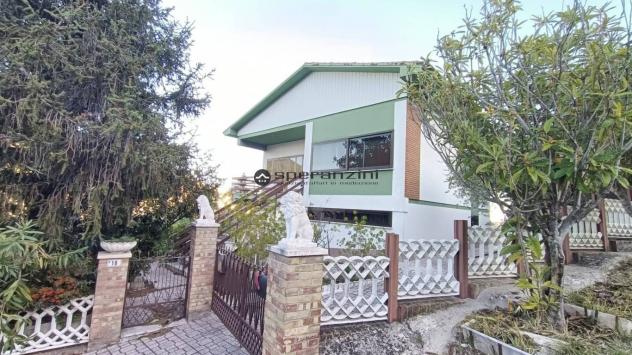 casa indipendente in vendita a Fossombrone