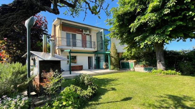 casa indipendente in vendita a Fossombrone