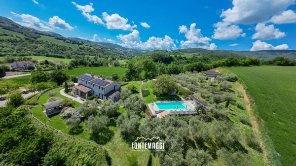 casale in vendita a Fossombrone