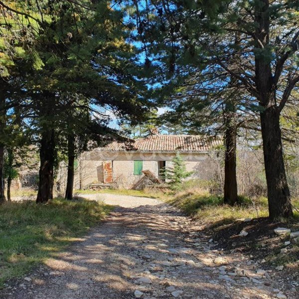 casa indipendente in vendita a Fossombrone