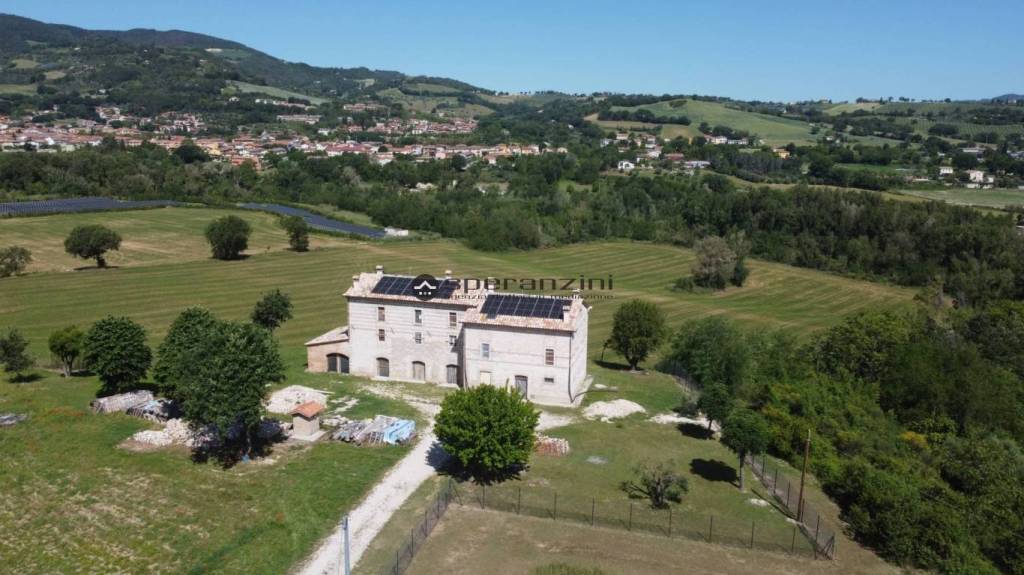 casa indipendente in vendita a Fossombrone