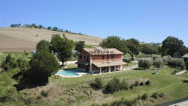 casa indipendente in vendita a Fossombrone