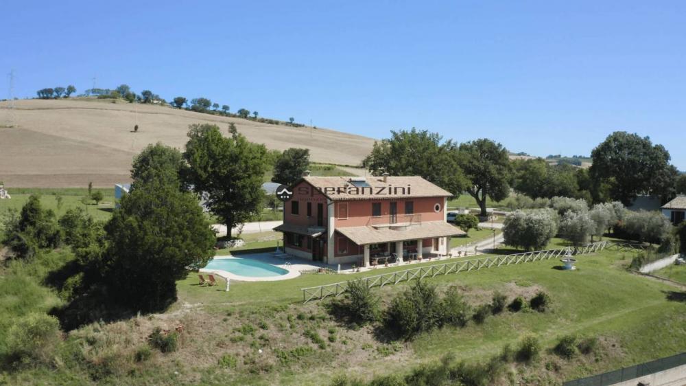 casa indipendente in vendita a Fossombrone