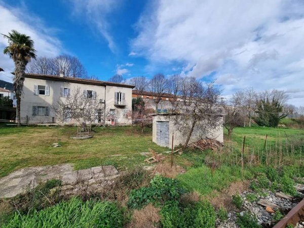 locale di sgombero in vendita a Fossombrone