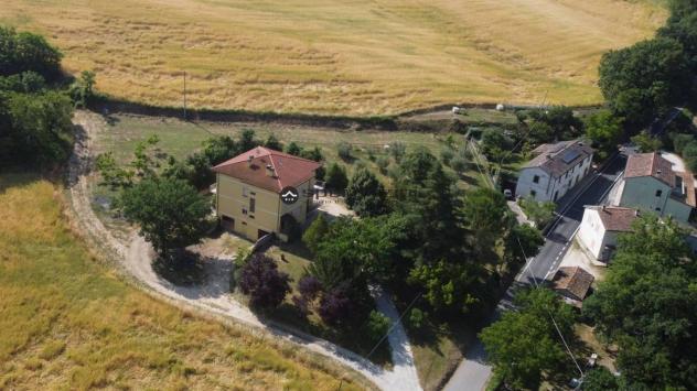 casa indipendente in vendita a Fossombrone