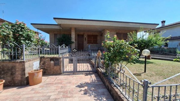 casa indipendente in vendita a Fossombrone