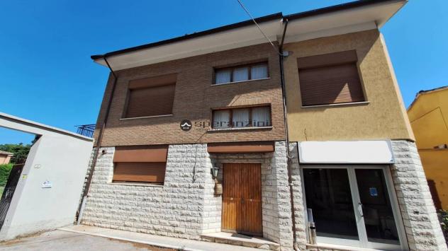 casa indipendente in vendita a Fossombrone