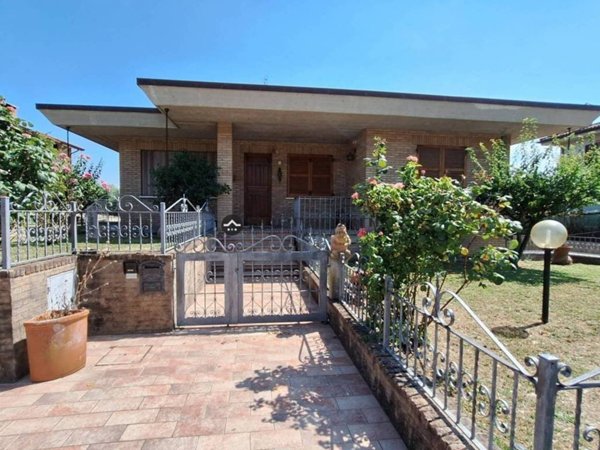 casa indipendente in vendita a Fossombrone