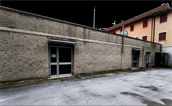 locale di sgombero in vendita a Fossombrone