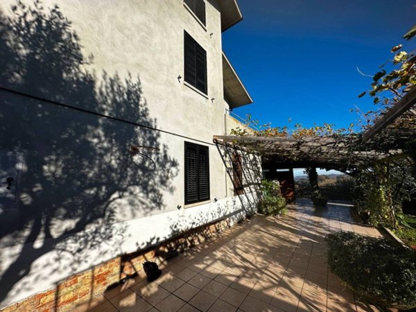 casa indipendente in vendita a Fossombrone