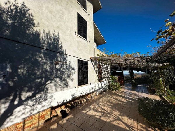 casa indipendente in vendita a Fossombrone