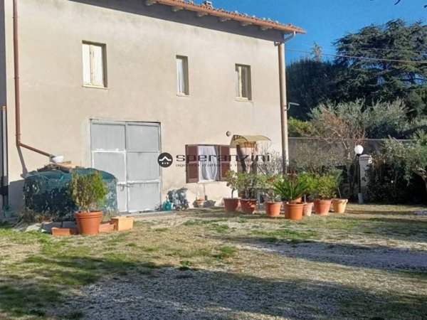 casa indipendente in vendita a Fossombrone