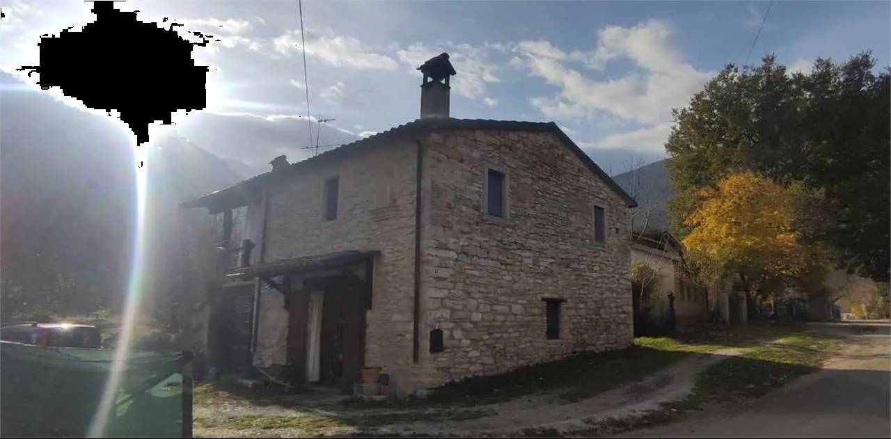 casa indipendente in vendita a Fossombrone