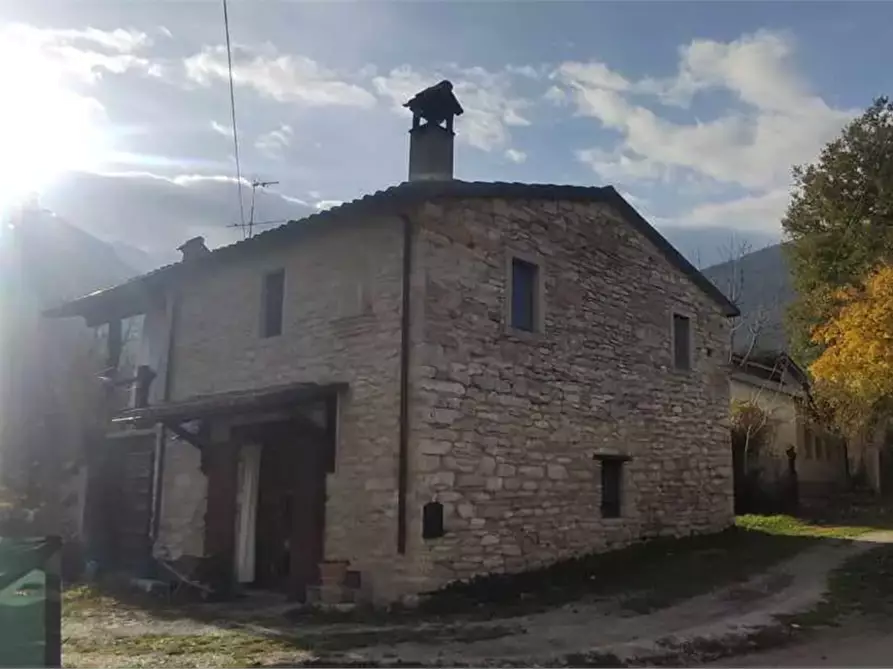 casa indipendente in vendita a Fossombrone