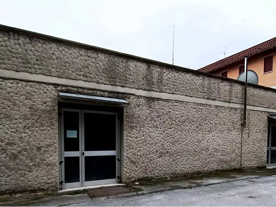 locale di sgombero in vendita a Fossombrone