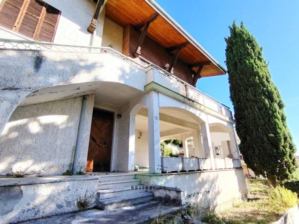 casa indipendente in vendita a Fossombrone