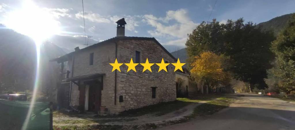 casa indipendente in vendita a Fossombrone