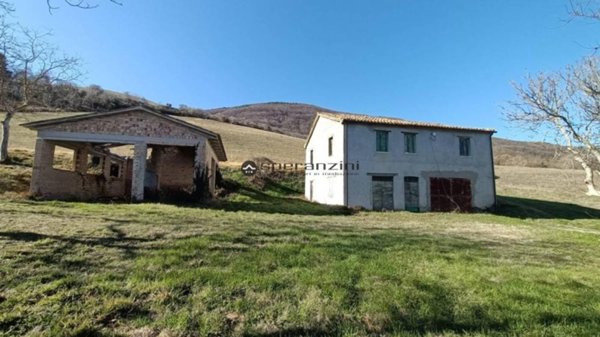 casa indipendente in vendita a Fossombrone