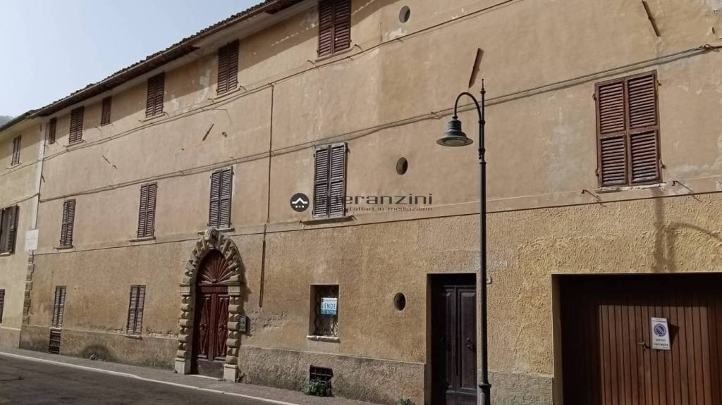 casa indipendente in vendita a Fossombrone