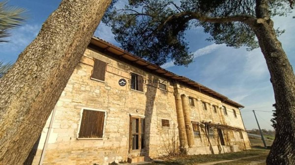 casa indipendente in vendita a Fossombrone