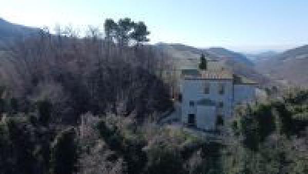 casa indipendente in vendita a Fossombrone
