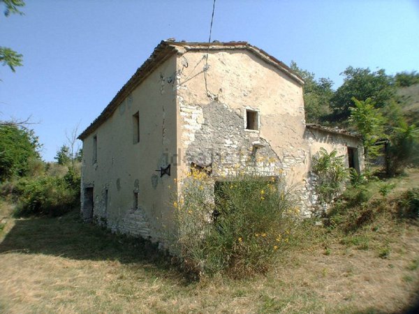 casa indipendente in vendita a Fossombrone