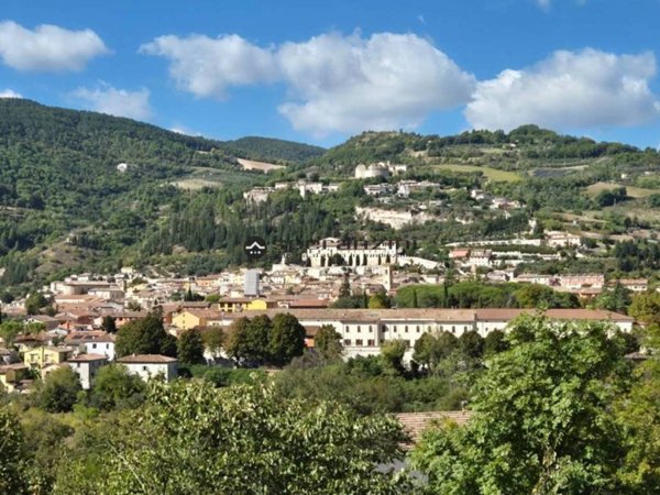 casa indipendente in vendita a Fossombrone