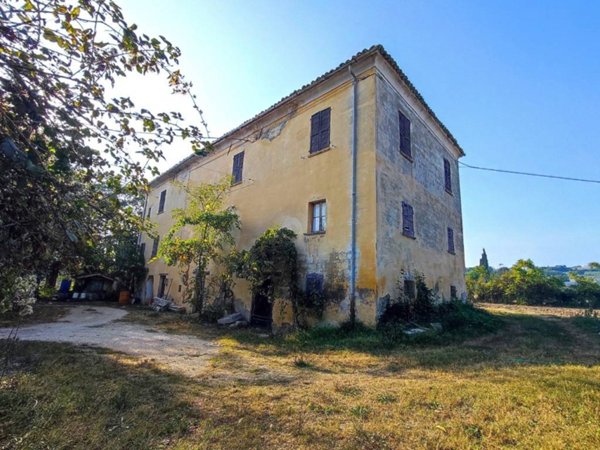 casa indipendente in vendita a Fossombrone