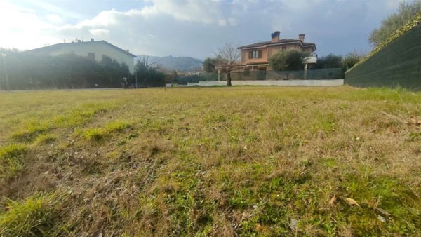 casa indipendente in vendita a Fossombrone