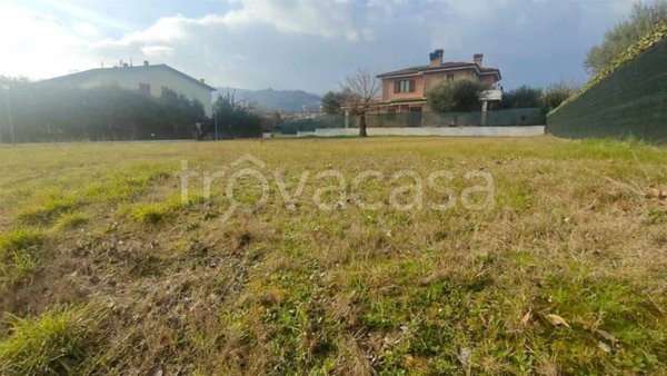casa indipendente in vendita a Fossombrone
