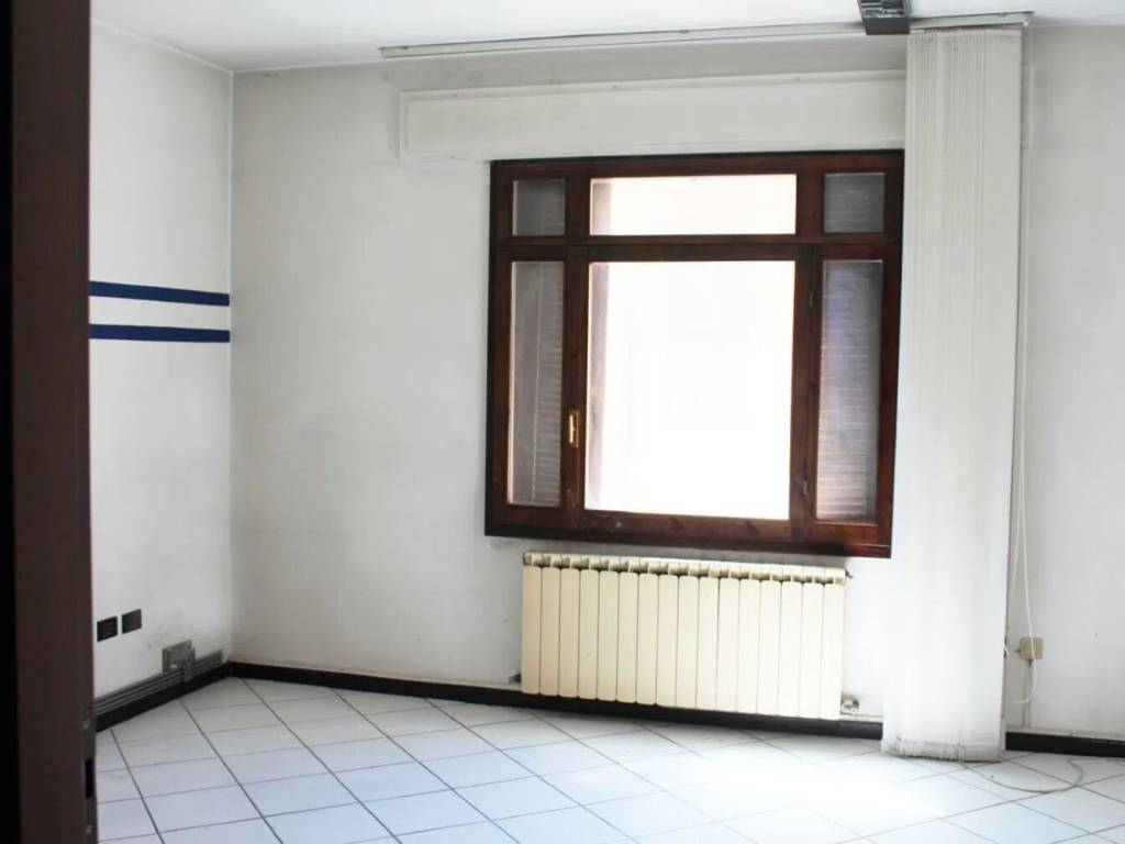 negozio in vendita a Fossombrone