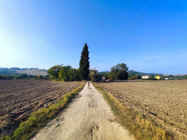 casa indipendente in vendita a Fossombrone