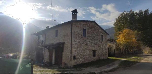 casa indipendente in vendita a Fossombrone