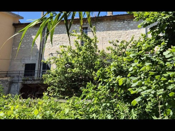 casa indipendente in vendita a Fossombrone