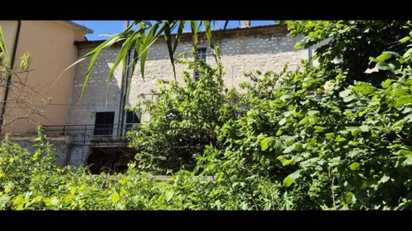 casa indipendente in vendita a Fossombrone