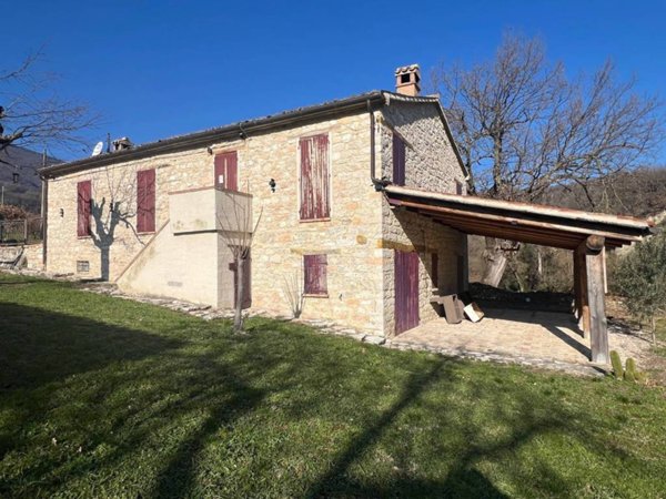 casa indipendente in vendita a Fossombrone in zona Ghilardino