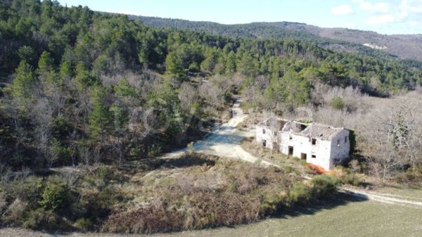 casa indipendente in vendita a Fossombrone