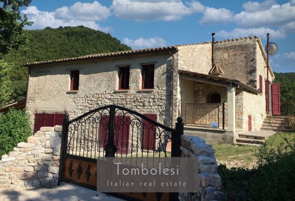 casale in vendita a Fossombrone